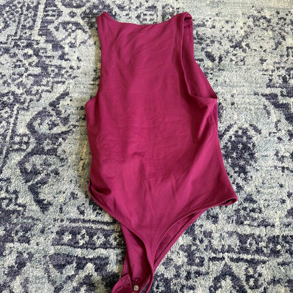 Aritzia Babaton | Contour 90’s Bodysuit Sleeveless Scoop Neck Sz Small Work - Picture 7 of 10